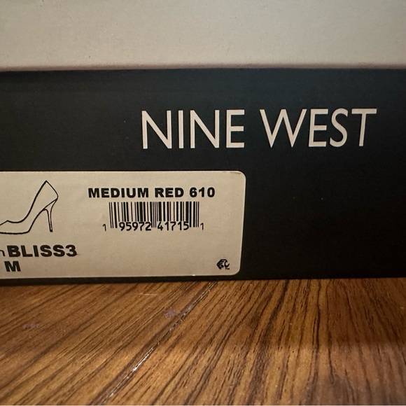 Nine West pointy toe heels women’s size 8M medium red patent only worn one time - Picture 2 of 5